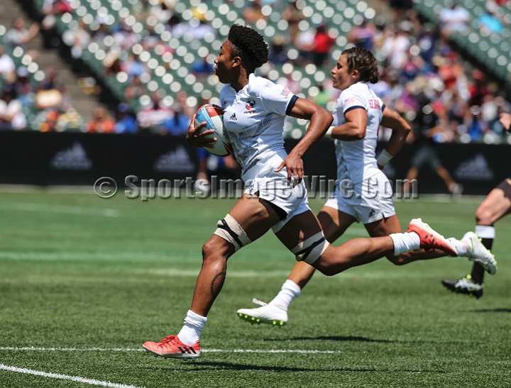 2018RugbySevensFri-23.JPG - Kristen Thomas of the United States scores a try against China in the women's first round at the 2018 Rugby World Cup Sevens, July 20-22, 2018, held at AT&T Park, San Francisco, CA. The United States defeated China 38-7.